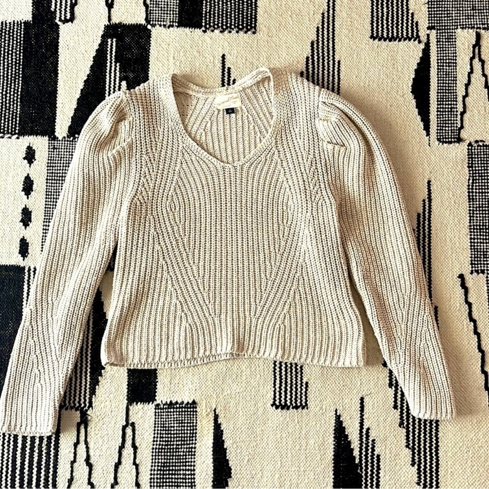 Universal Thread Cream V-Neck Sweater Ribbed Knit Puff Sleeve